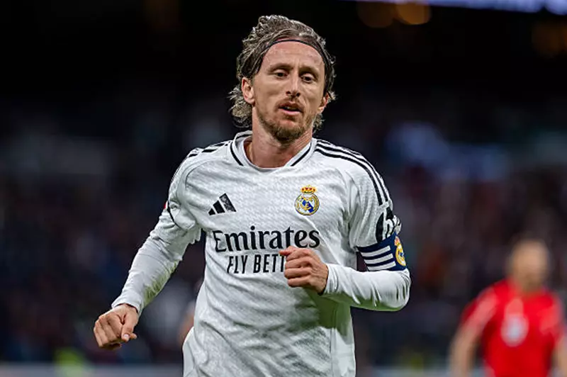 تقارير: لوكا مودريتش يجذب اهتمام نادٍ اسكتلندي بارز