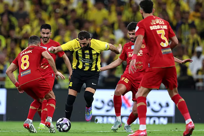 ختام موسم ضمك في الدوري السعودي: سقوط أمام الاتحاد بمشاركة طارق حامد