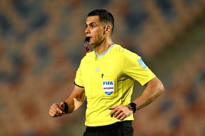 معروف يتولى قيادة تحكيم مباراة بيراميدز وسيراميكا في منافسة الدوري