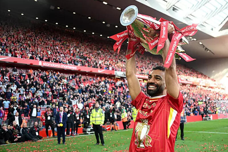 أسطورة مانشستر يونايتد: محمد صلاح يستحق الكرة الذهبية بامتياز