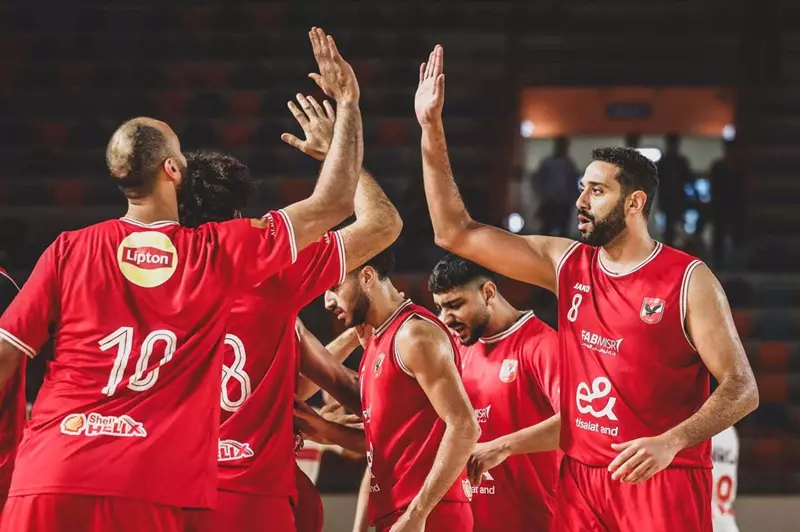 الأهلي يُحقق إنجازًا تاريخيًا: تتويجه بالدوري يكمل رباعية بعد 25 عامًا من الانتظار