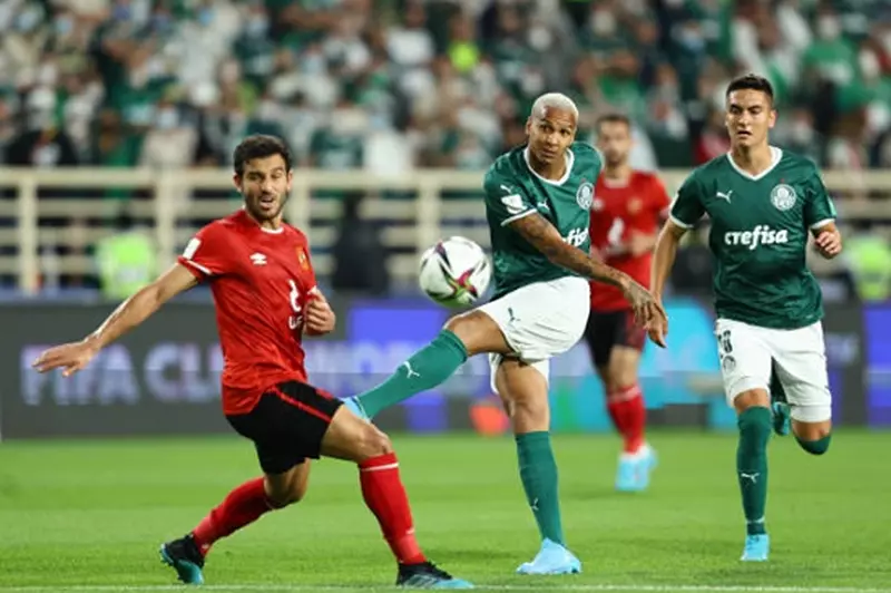 تاريخ حافل: بالميراس يراهن على 9 لاعبين واجهوا الأهلي سابقاً