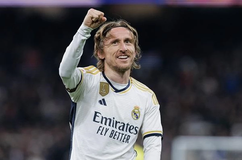 عودة الذهب إلى سان سيرو: مودريتش يقترب بخطوة واحدة من الانضمام إلى ميلان